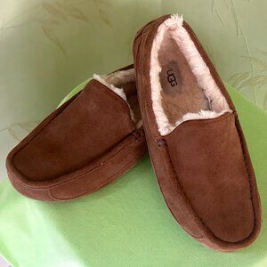 UGG MEN'S ASCOT SLIPPERS:PRE-OWNED (EXCELLENT CONDITION) DARK TAN SUEDE  SIZE 9